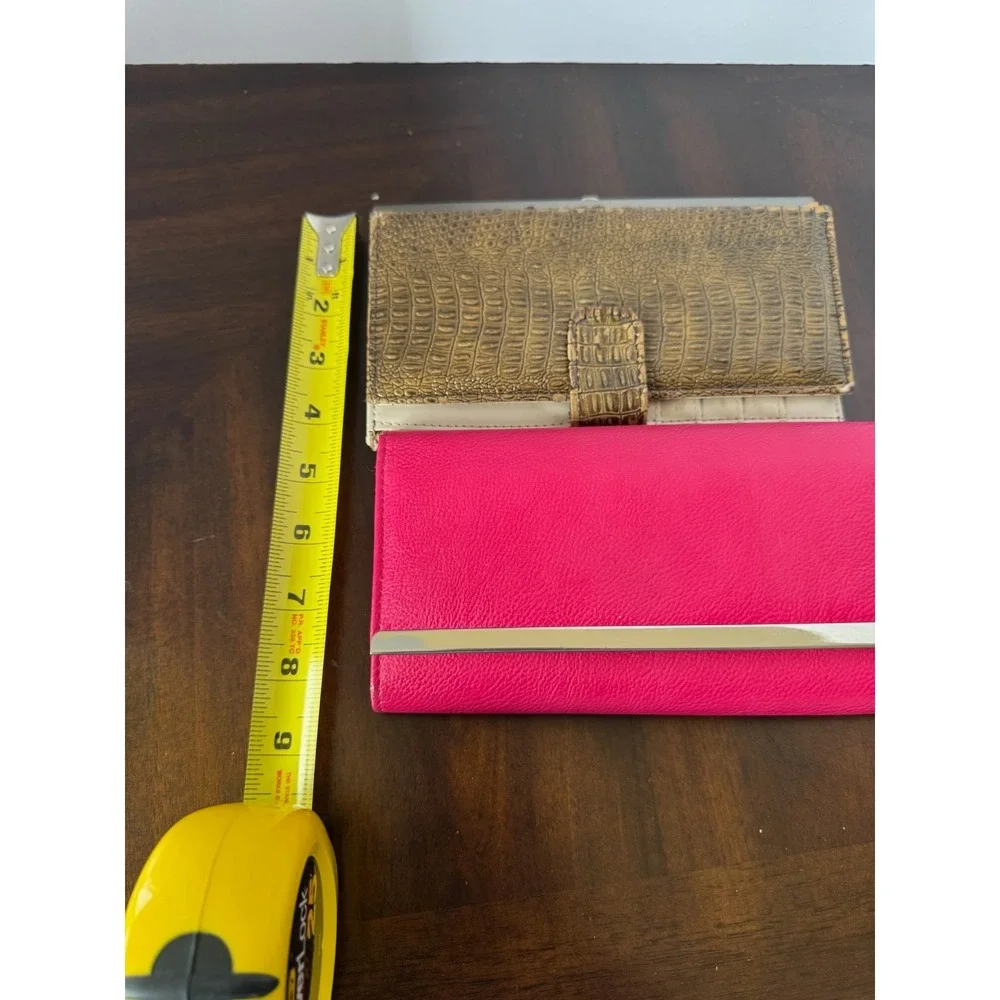 The Unbranded Brand set two